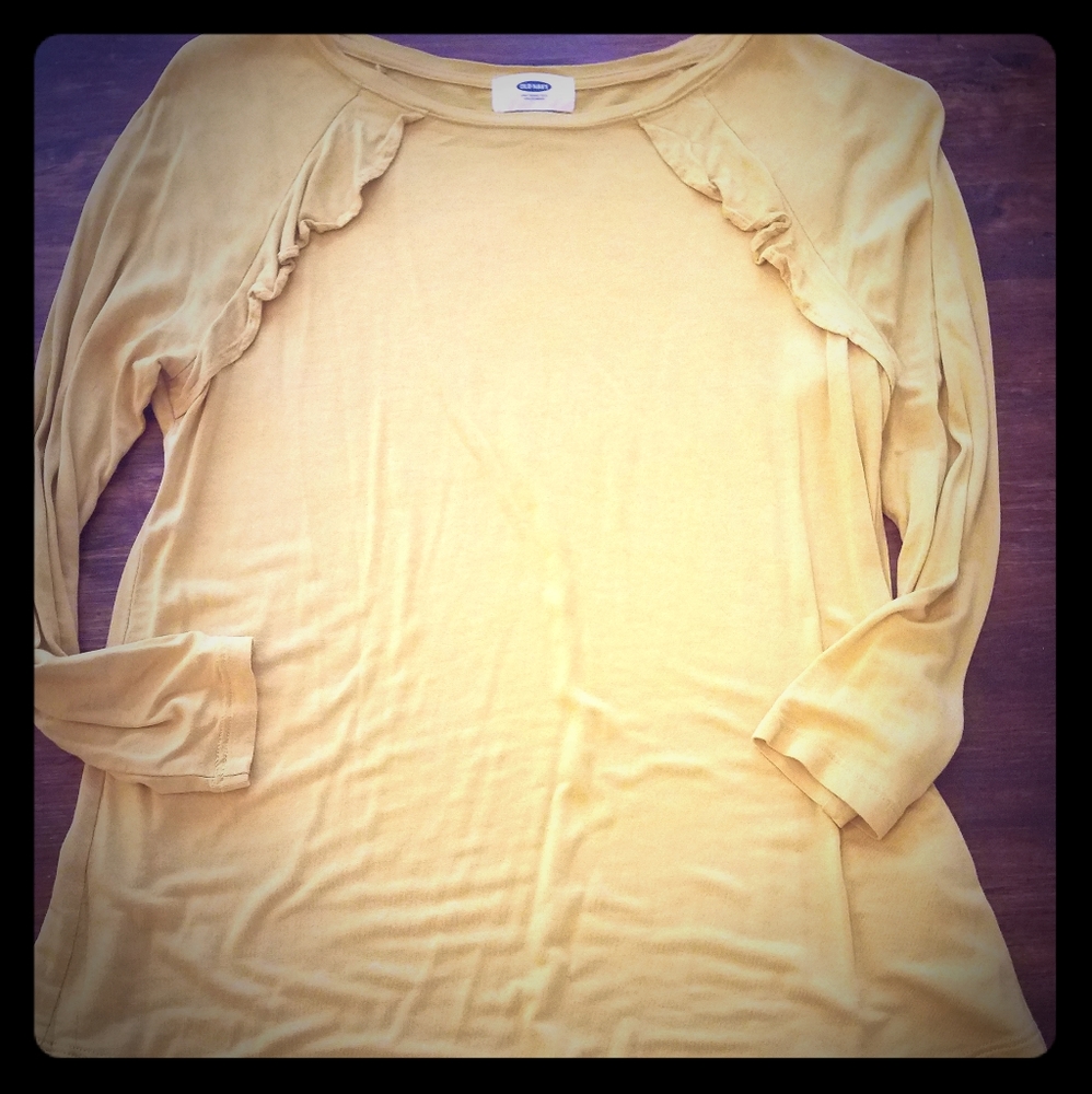 Old navy ruffle tee